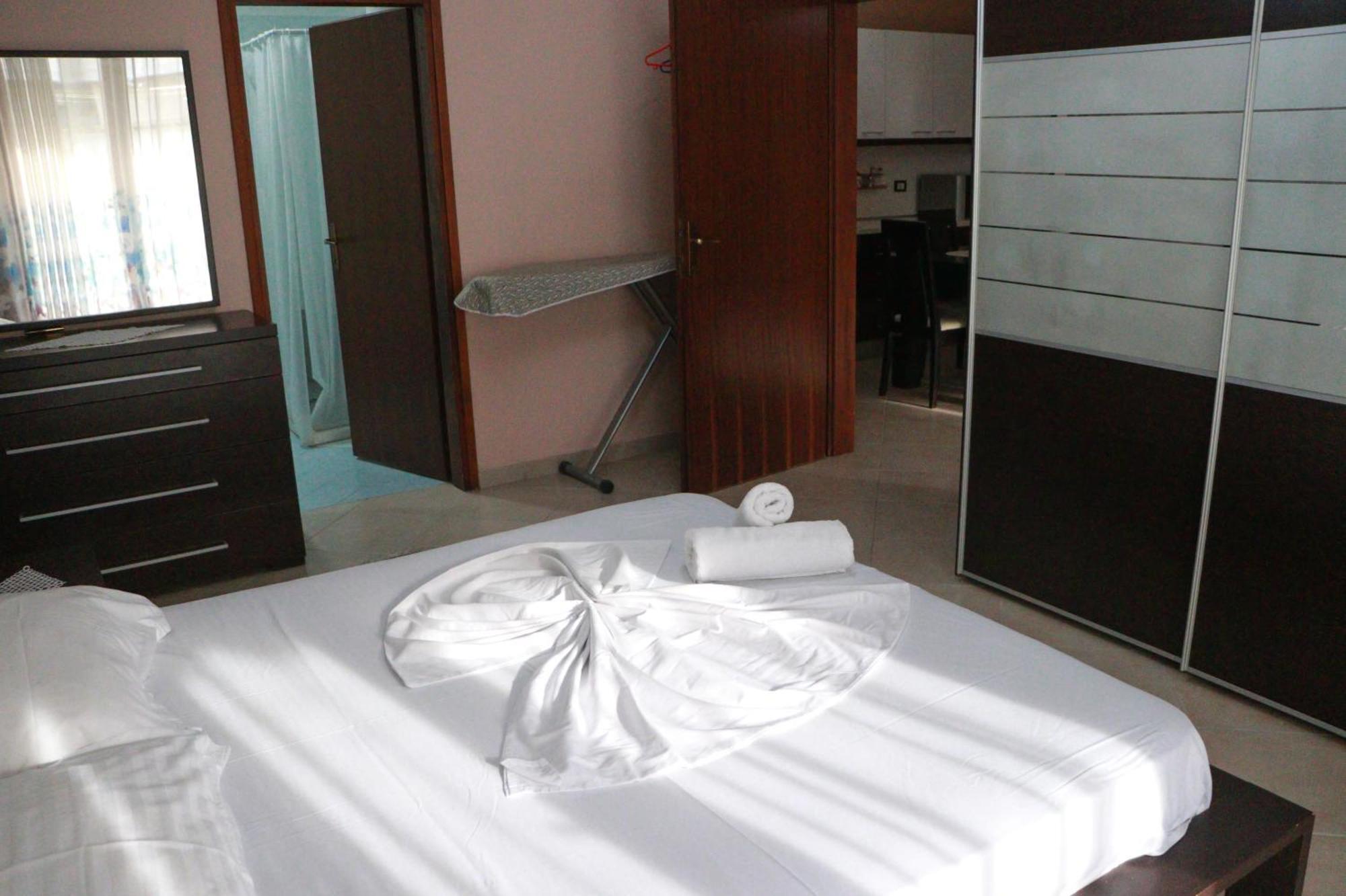 Nest&Rest Studios Tirana Esterno foto